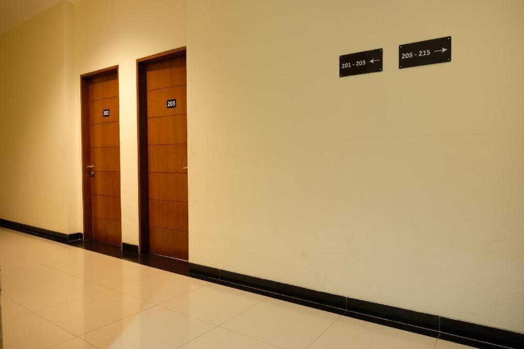 Oyo 1616 Hotel Central City 2 Tanjung Pandan Exterior photo