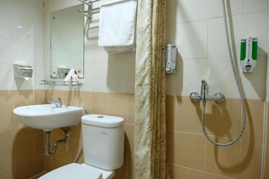 Oyo 1616 Hotel Central City 2 Tanjung Pandan Exterior photo