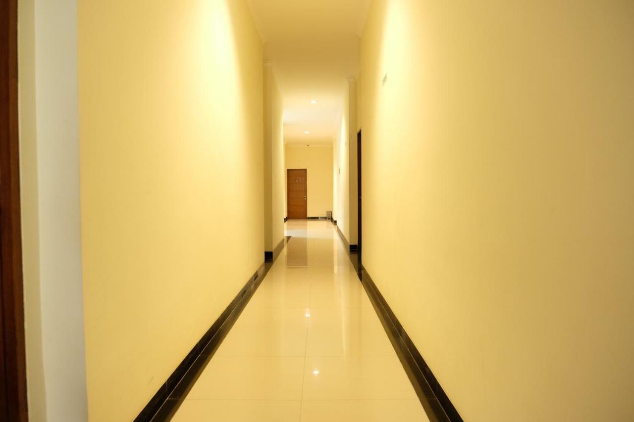 Oyo 1616 Hotel Central City 2 Tanjung Pandan Exterior photo