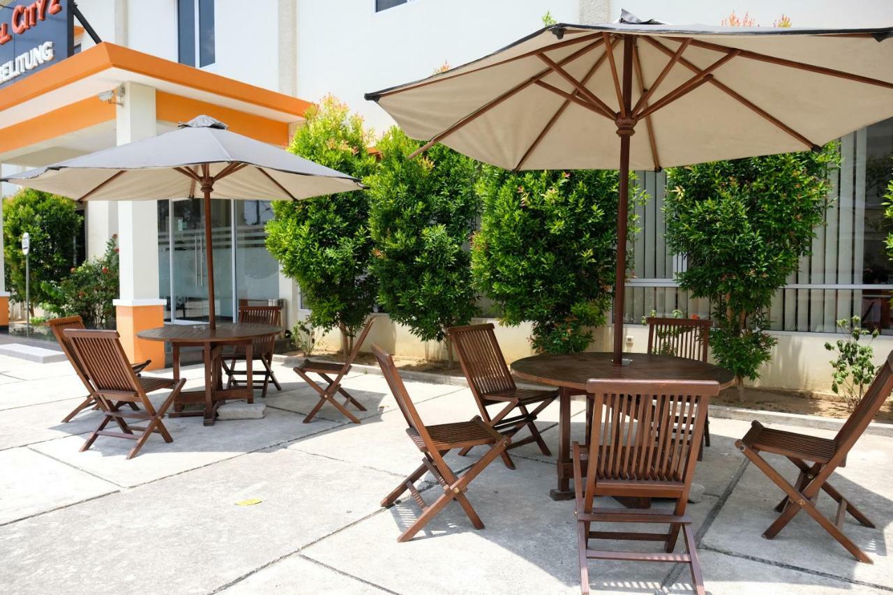 Oyo 1616 Hotel Central City 2 Tanjung Pandan Exterior photo