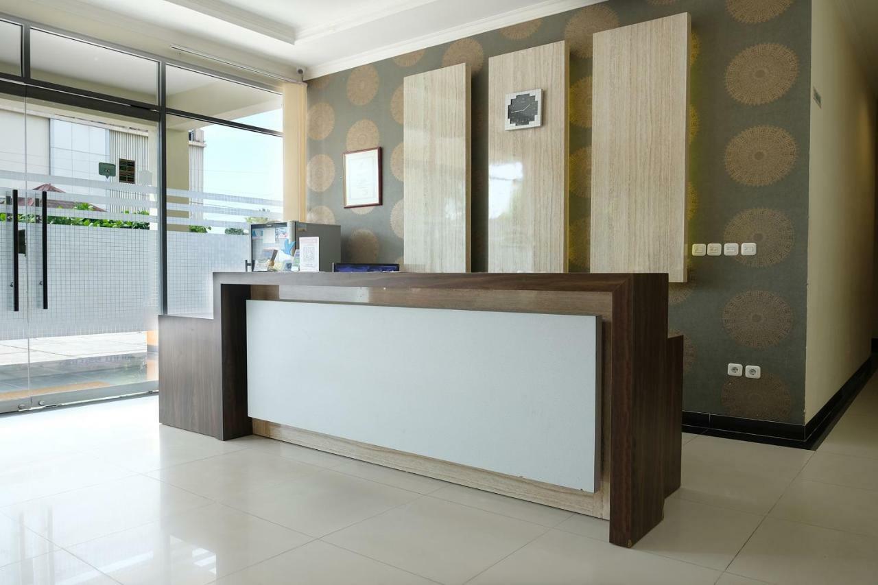 Oyo 1616 Hotel Central City 2 Tanjung Pandan Exterior photo