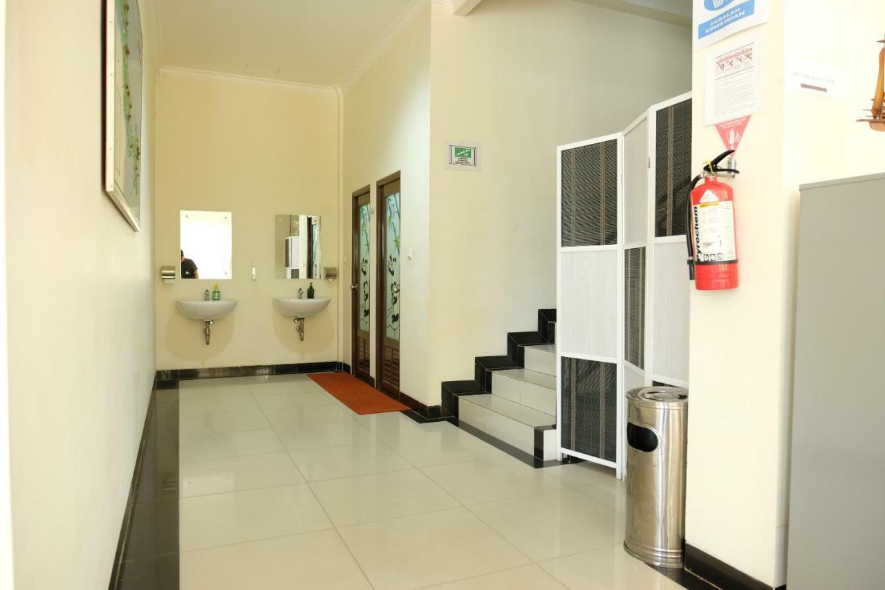 Oyo 1616 Hotel Central City 2 Tanjung Pandan Exterior photo