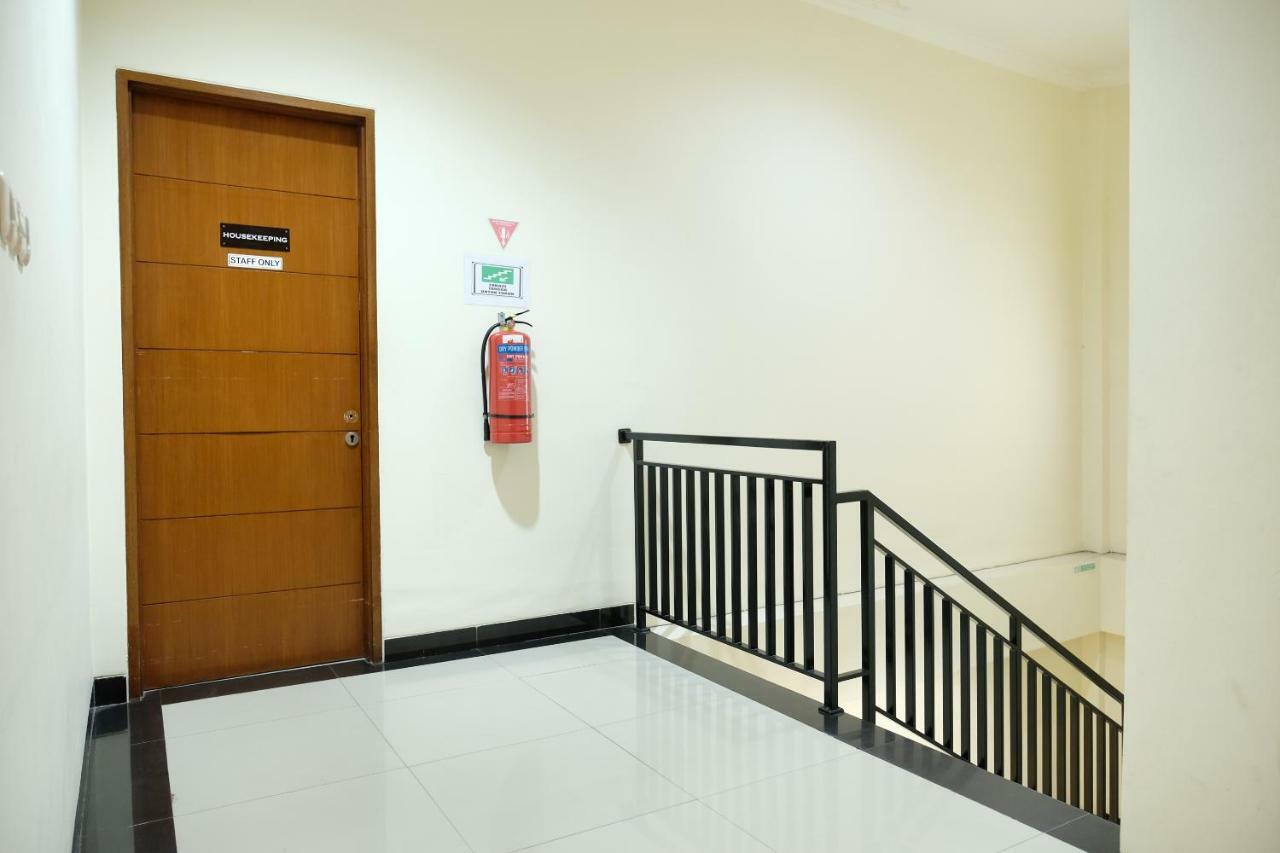 Oyo 1616 Hotel Central City 2 Tanjung Pandan Exterior photo