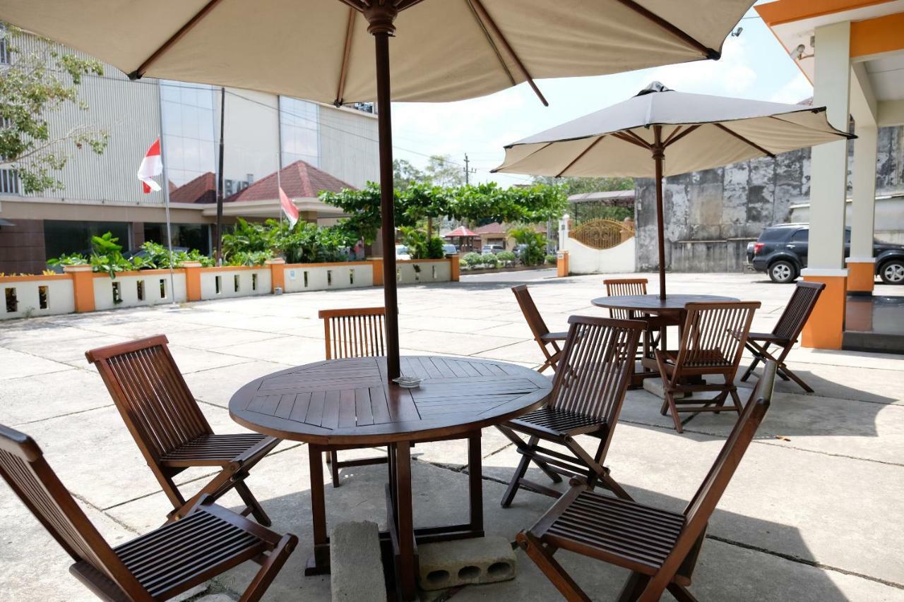 Oyo 1616 Hotel Central City 2 Tanjung Pandan Exterior photo