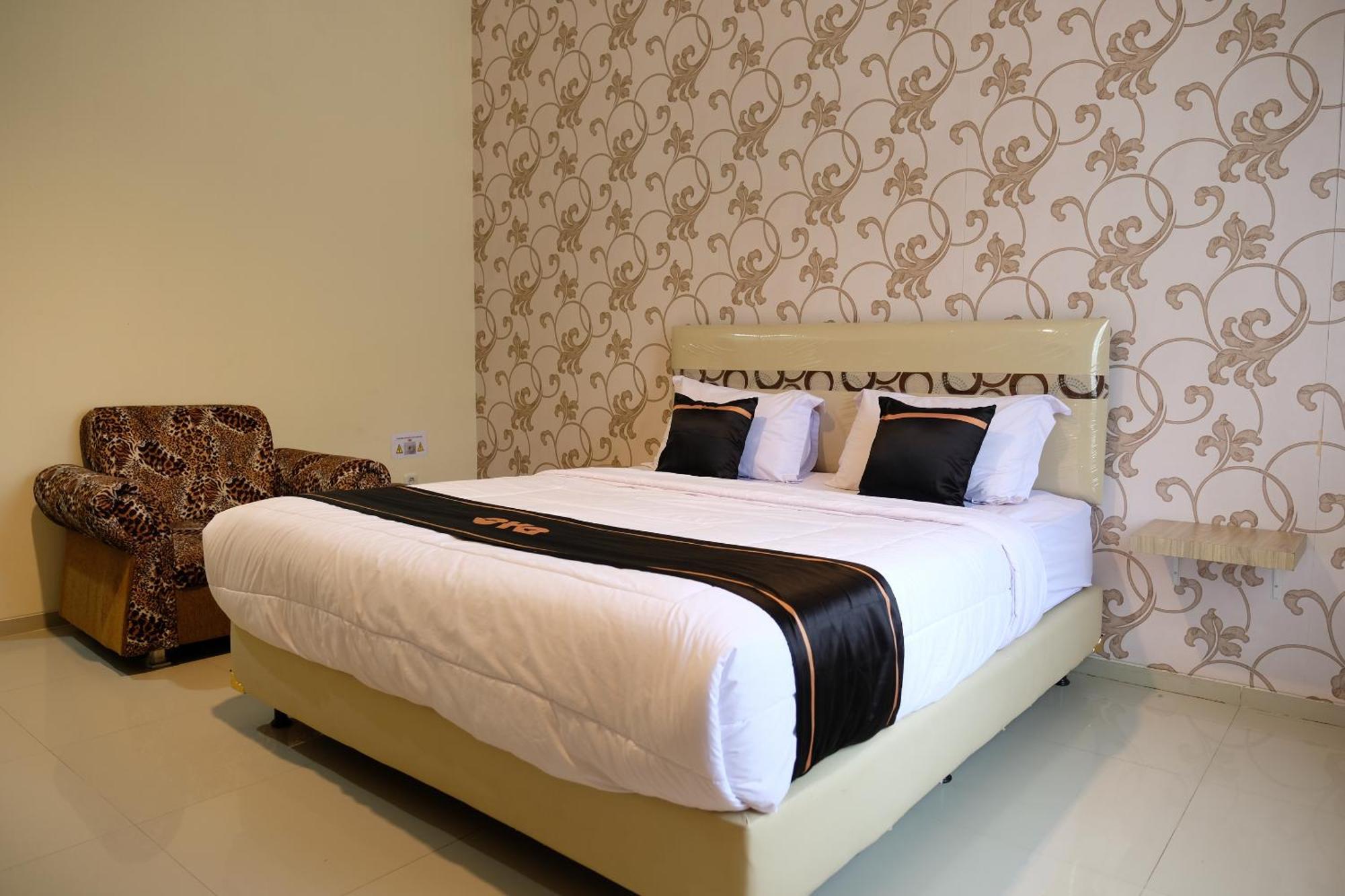Oyo 1616 Hotel Central City 2 Tanjung Pandan Exterior photo