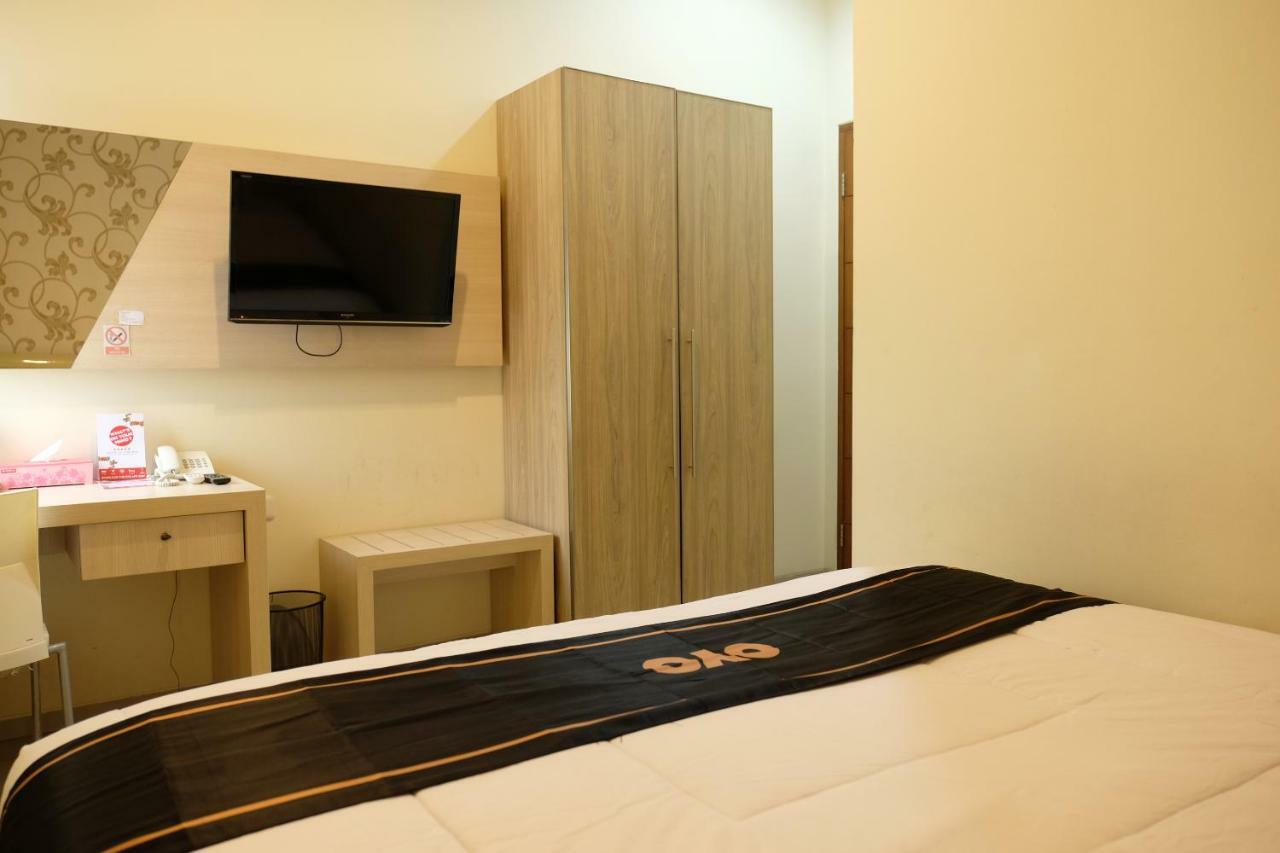 Oyo 1616 Hotel Central City 2 Tanjung Pandan Exterior photo