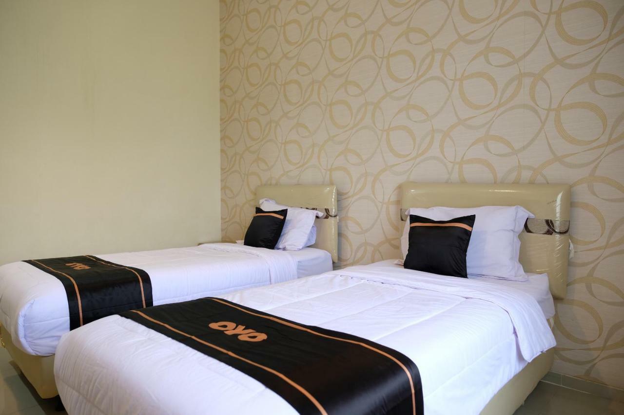 Oyo 1616 Hotel Central City 2 Tanjung Pandan Exterior photo