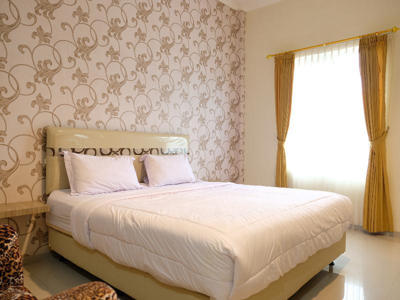 Oyo 1616 Hotel Central City 2 Tanjung Pandan Exterior photo