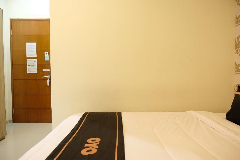 Oyo 1616 Hotel Central City 2 Tanjung Pandan Exterior photo