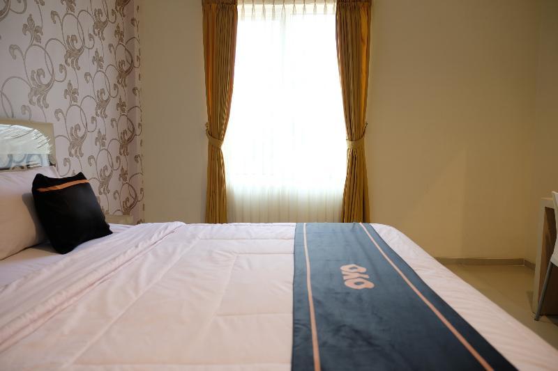 Oyo 1616 Hotel Central City 2 Tanjung Pandan Exterior photo