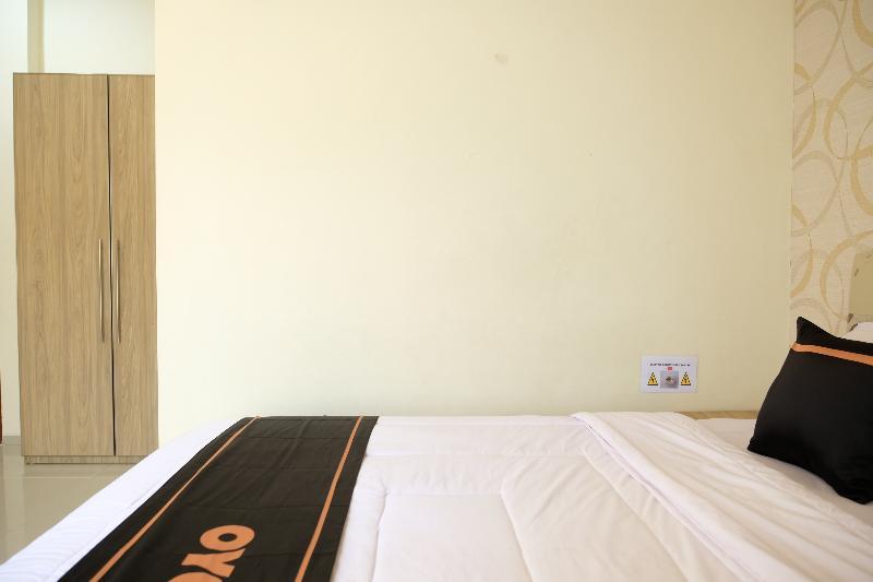 Oyo 1616 Hotel Central City 2 Tanjung Pandan Exterior photo