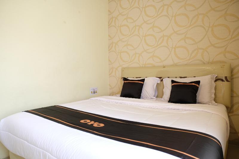 Oyo 1616 Hotel Central City 2 Tanjung Pandan Exterior photo