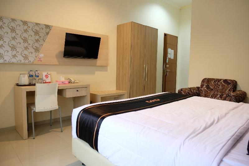 Oyo 1616 Hotel Central City 2 Tanjung Pandan Exterior photo